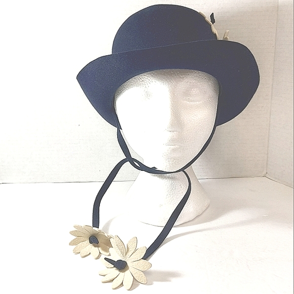 Vintage 'Daisy Chain' Felt Bowler Hat Approx. Circumference 21 in - Picture 9 of 12